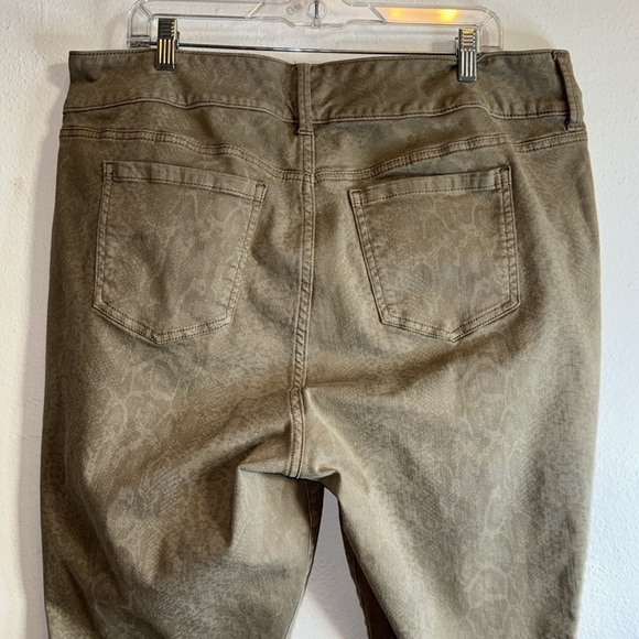 Torrid Jeggins High Rise Python Print Pants - Picture 8 of 13